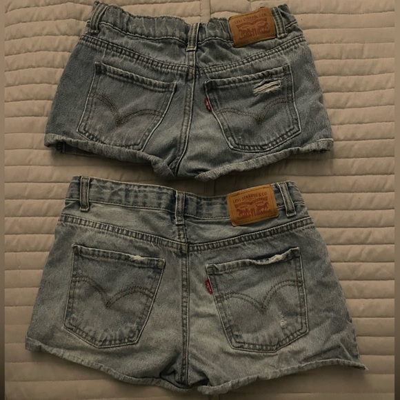 Levi’s Girls distressed Jean Shorts - Picture 2 of 2